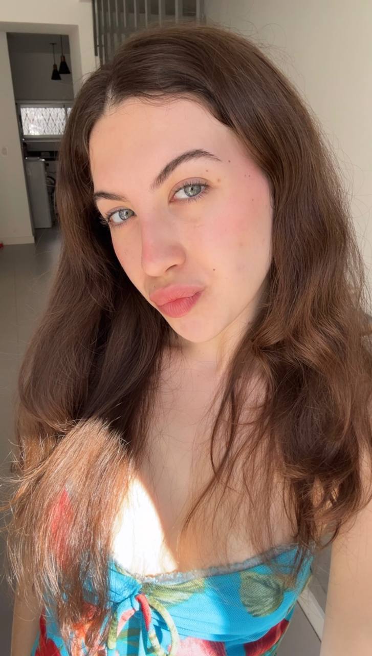 Nude girl Amber in Bissau