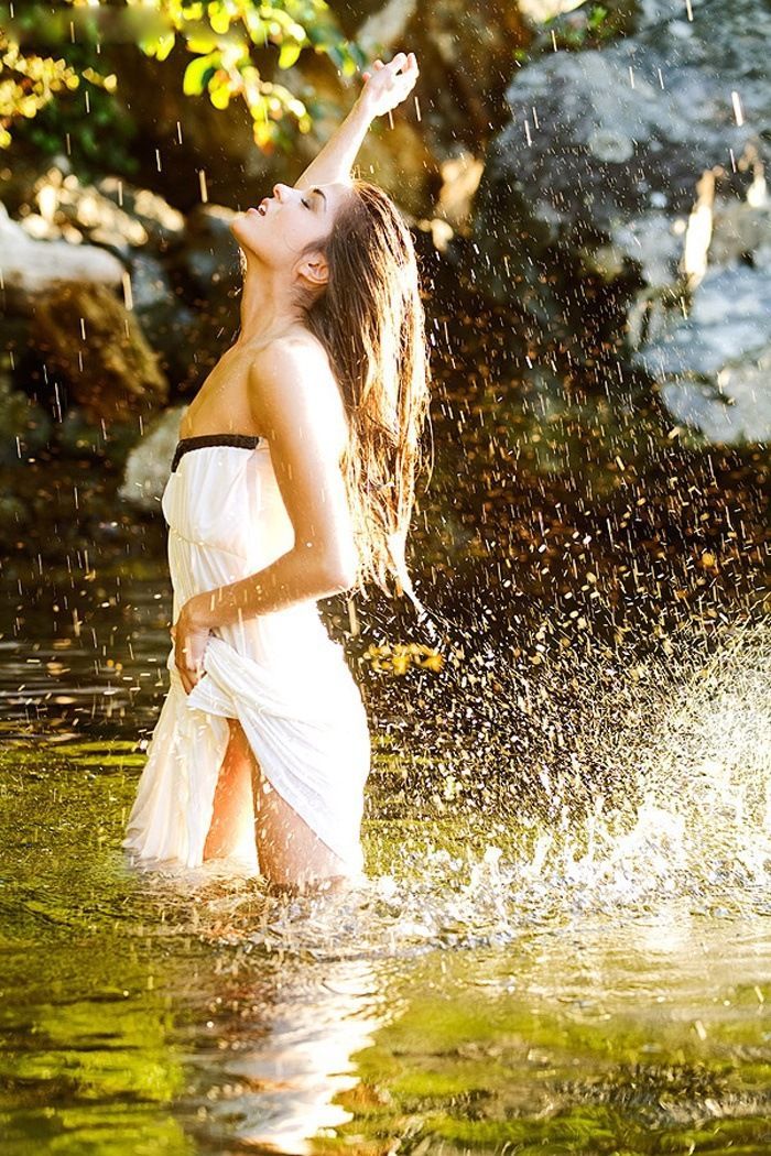 Marie Avgeropoulos in Bissau