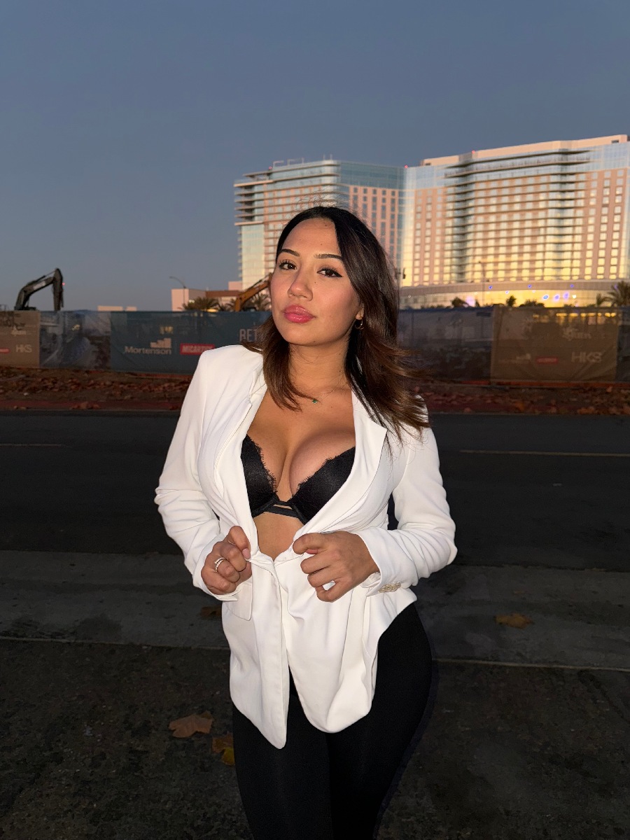 Take a pause and enjoy Ali Cruz — streaming from Bissau