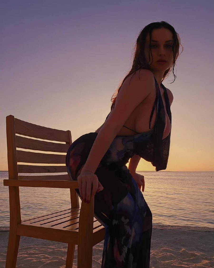 Sexy girl Miranda Faith nude in Bissau