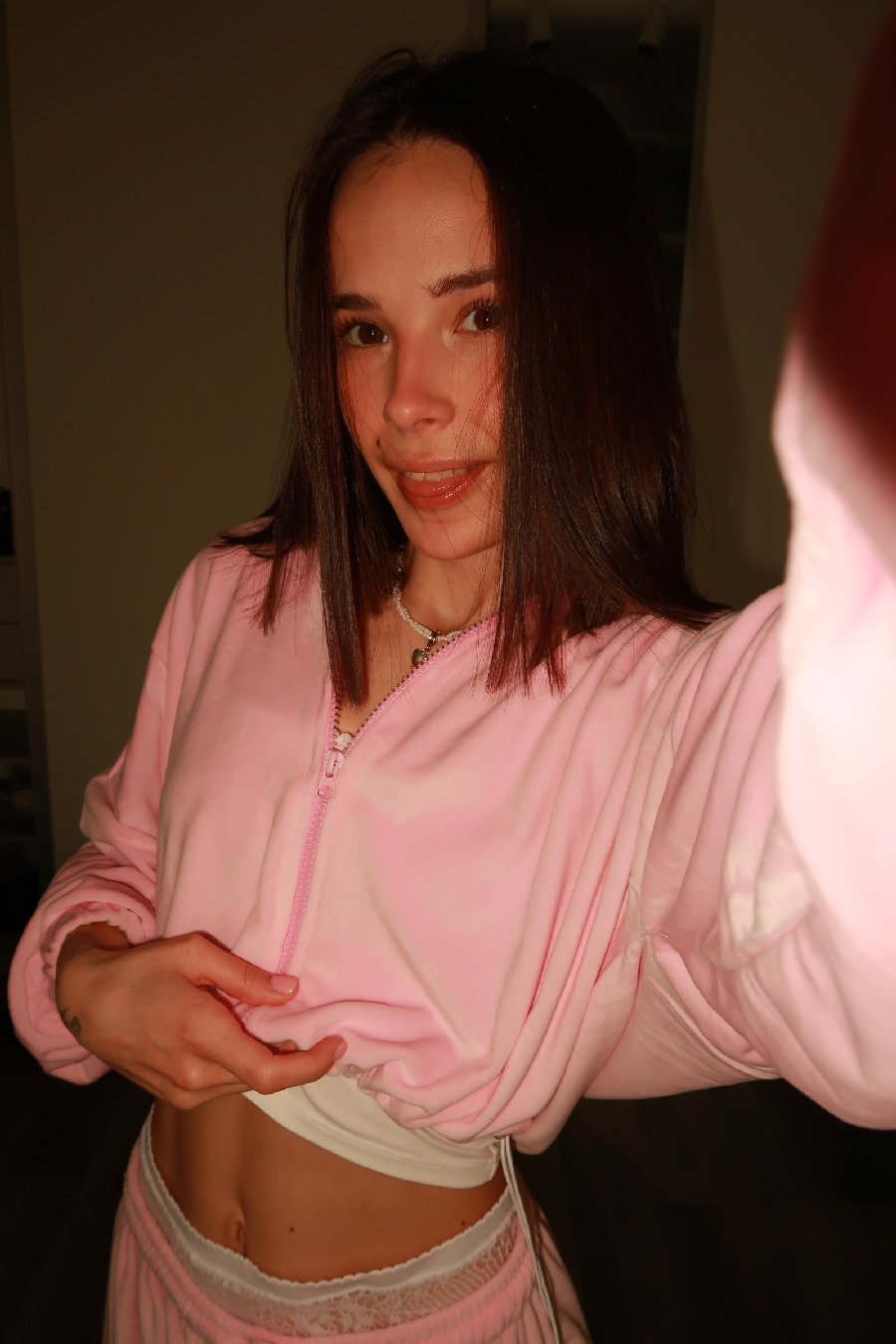 Tina brings the glow — live moments in Bissau